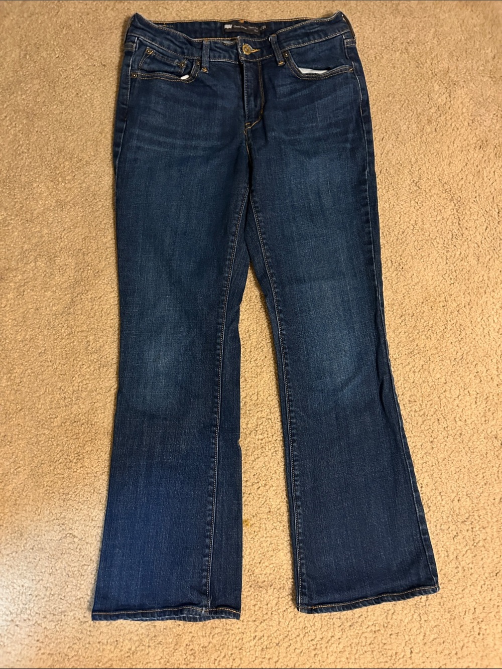 Like new Levi’s classic rise 29/30 Demi curve Dark Blue Bootcut Jeans